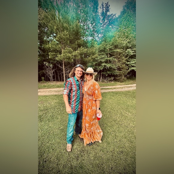 📣Meet your Posher, Natalie and her husband, Russell. 🌟 - Picture 2 of 11